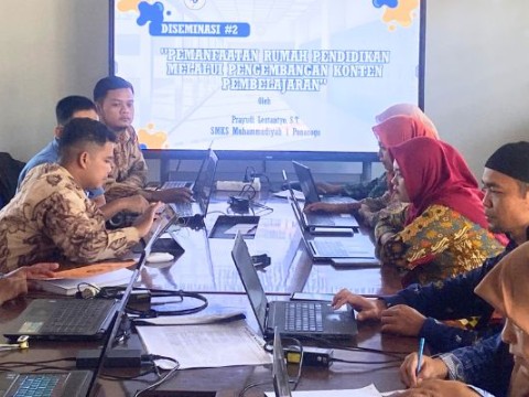 Diseminasi Pembuatan Konten Pembelajaran Berbasis LUMI di SM